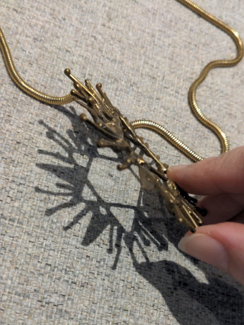 Vintage Artistic Brass Tone Sunburst Pendant Necklace  3" Diameter With Chain - Picture 7 of 8